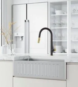 VIGO Bristol Single Handle Pull-Down Sprayer Kitchen Faucet in Matte Brushed Gold and Matte Black